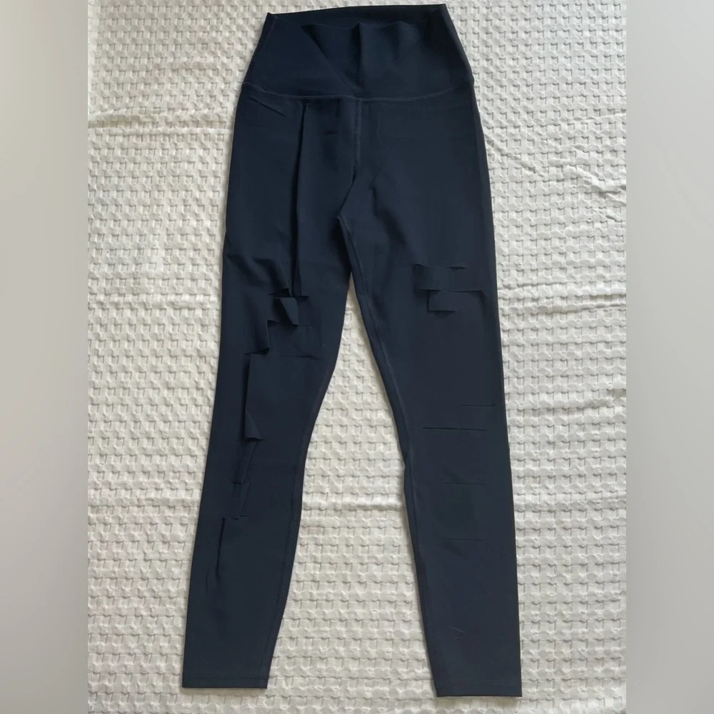 Alo Yoga Leggings XS Warrior Cut Shredded 7/8 Navy Blue High‎ Rise